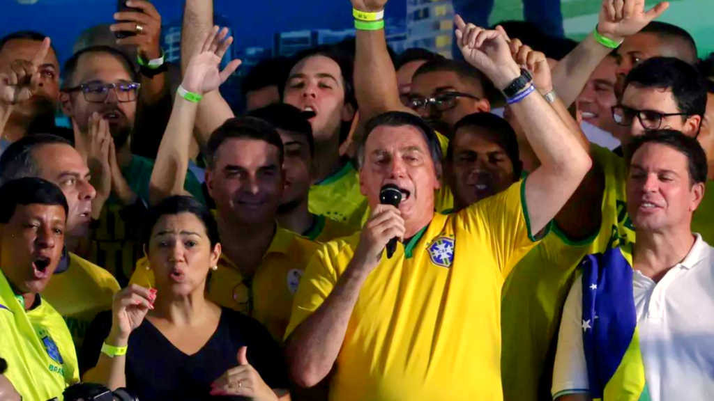 Bolsonaro faz retorno ao Brasil./selodeconfiança.com