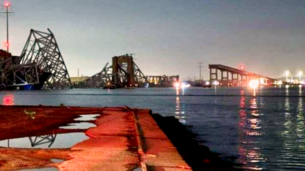 Ponte Baltimore desabada nesta terça-feira.