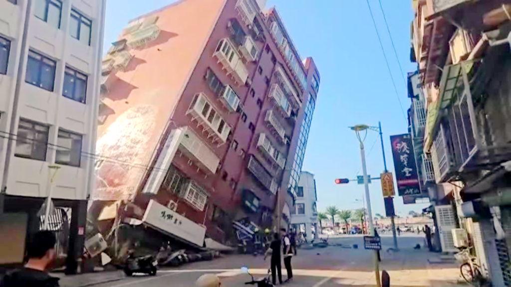"As equipes de resgate não mediram esforços, ajudando os afetados pelo terremoto em Taiwan...'